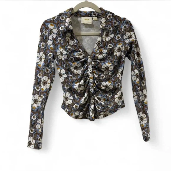 Maeve by Anthropologie floral blouse with ruched front and button-up. Size: XS - Picture 2 of 6